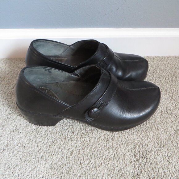 Dansko Womens Clogs/Shoes Size 7.5/8/38 Black Leather Button Detail #9815020200 - Picture 2 of 11
